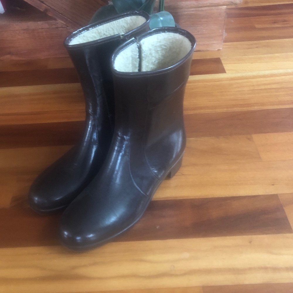 Rain shoes